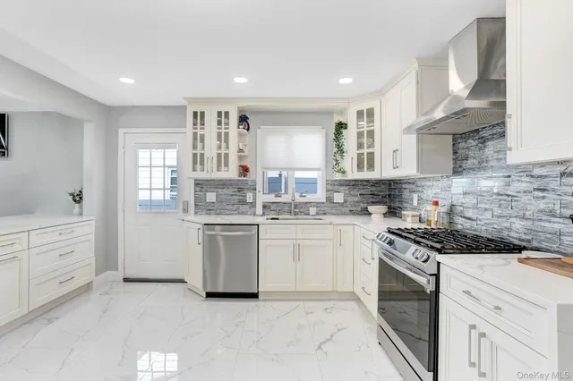 $1,299,000 | 9 Pine Lane, Valley Stream, NY 11581