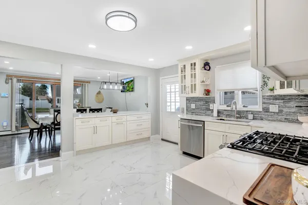 $1,299,000 | 9 Pine Lane, Valley Stream, NY 11581