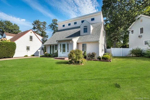 $1,299,000 | 9 Pine Lane, Valley Stream, NY 11581