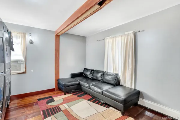 $1,299,000 | 9 Pine Lane, Valley Stream, NY 11581