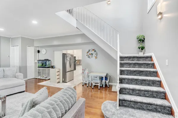 $1,299,000 | 9 Pine Lane, Valley Stream, NY 11581