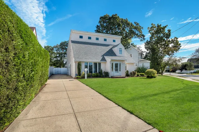 $1,299,000 | 9 Pine Lane, Valley Stream, NY 11581