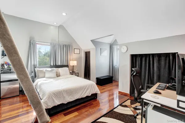 $1,299,000 | 9 Pine Lane, Valley Stream, NY 11581