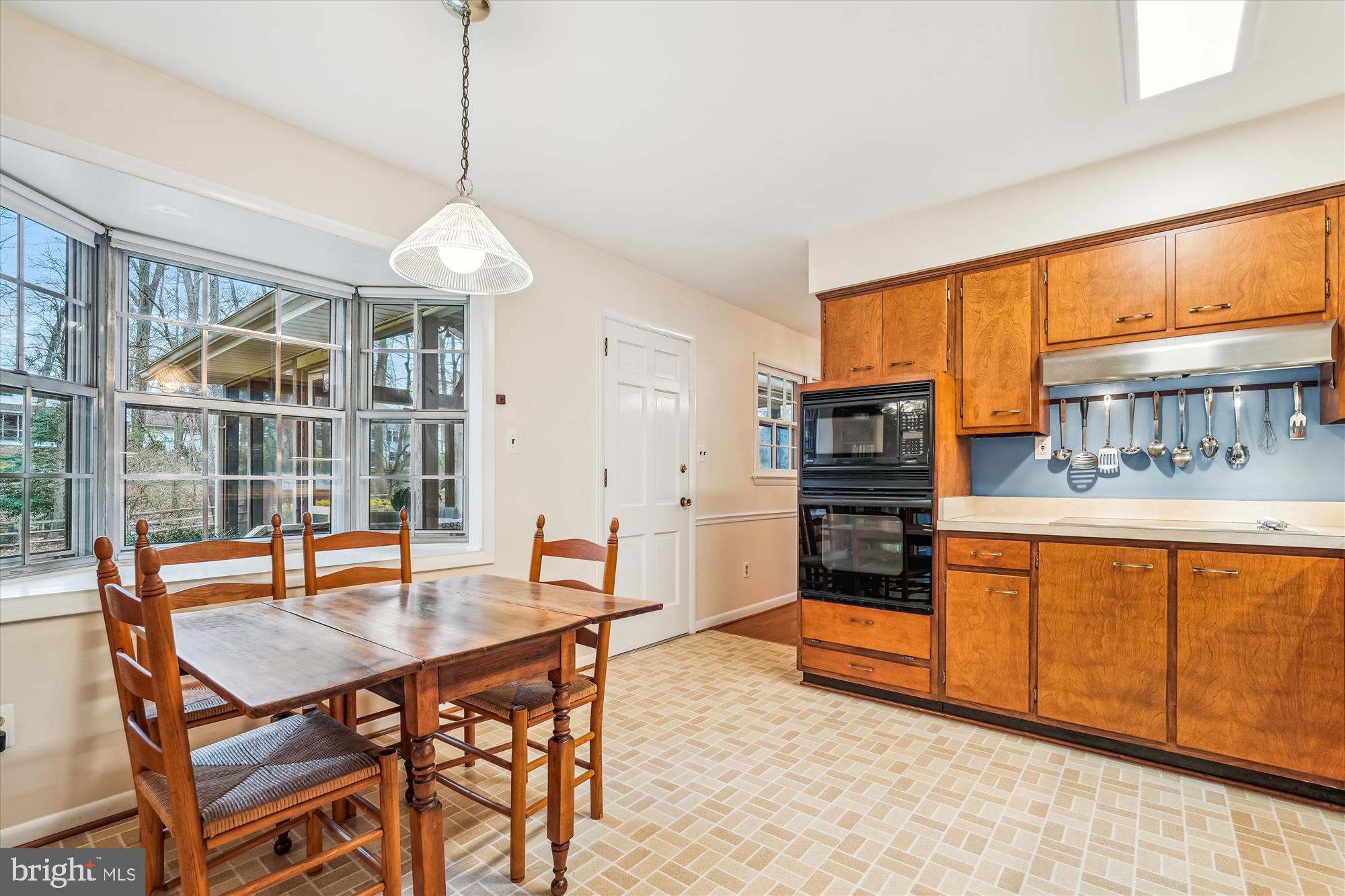 16523 Kipling Road Rockville, MD 20855 - Photo 10 of 50 a dining room with furniture a chandelier and window