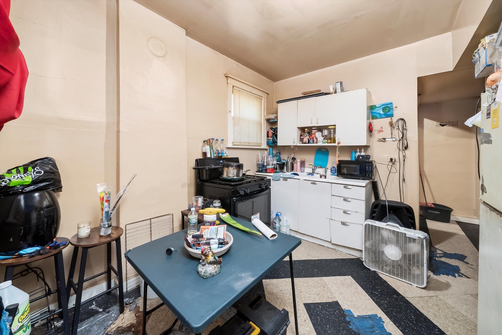 5758 South Honore Street Chicago, IL 60636 - Photo 24 of 57 a living room with furniture and a flat screen tv