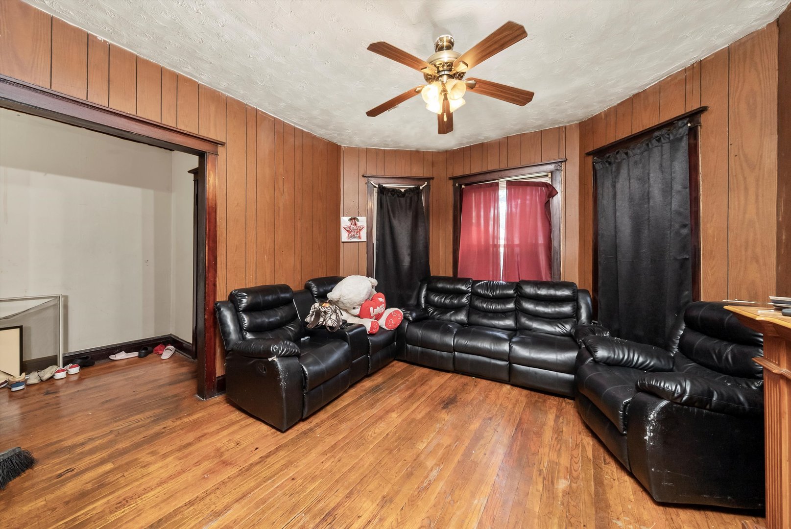 5758 South Honore Street Chicago, IL 60636 - Photo 36 of 57 a living room with furniture