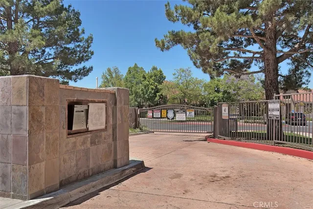 a view of backyard with tree