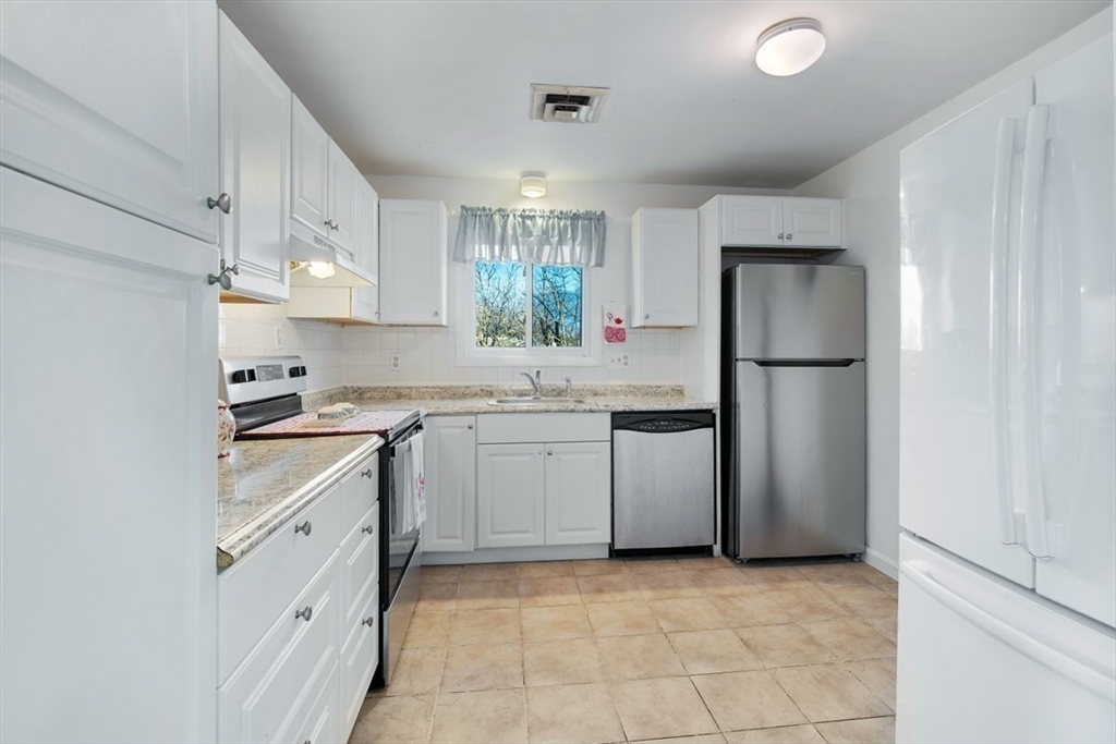 15 Oak Neck Road, Unit 11 Barnstable, MA 02601 - Photo 9 of 28 Gallery Image 9