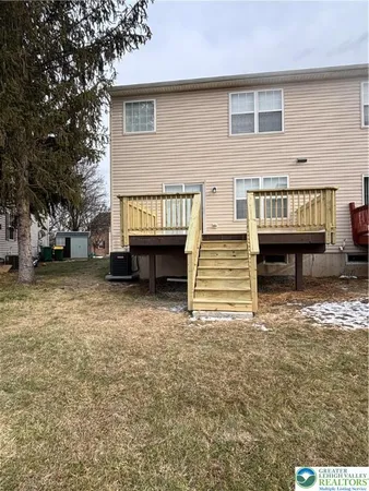 a view of an entryway of the house