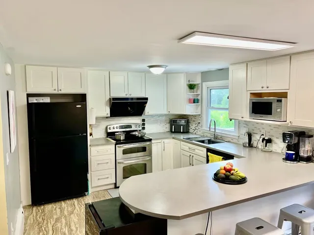 $695,000 | 166 Lakeview Drive, Shelburne, VT 05482