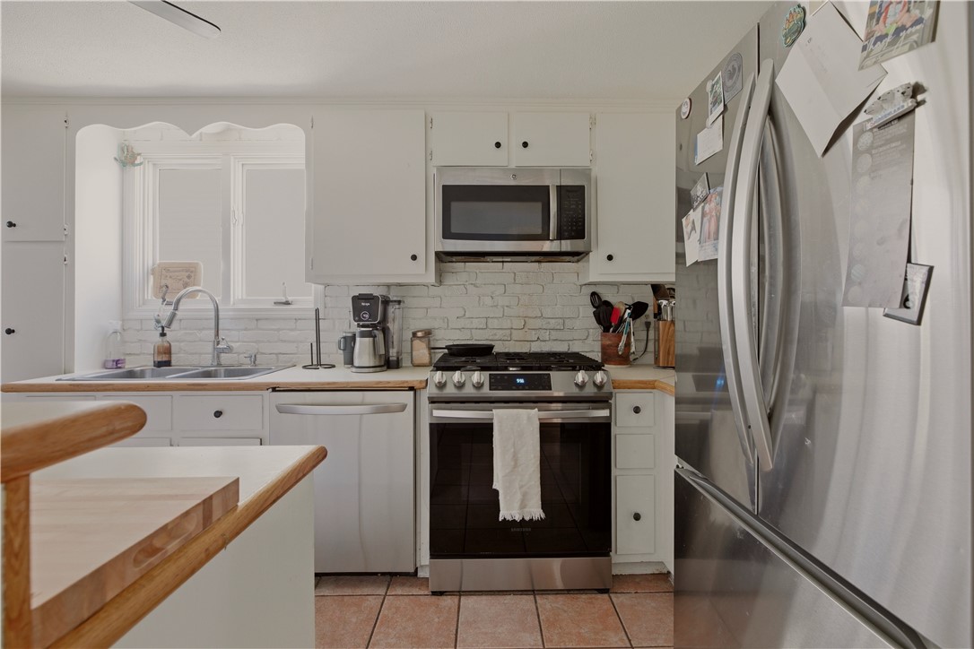6 Murphy Avenue Bristol, RI 02809 - Photo 12 of 37