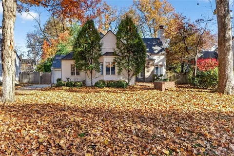 $715,000 | 5509 Norwood Road, Fairway, KS 66205