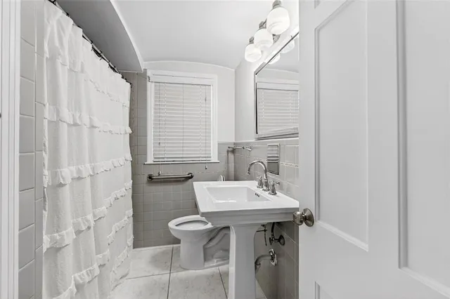 $715,000 | 5509 Norwood Road, Fairway, KS 66205