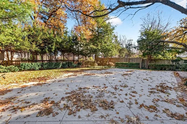 $715,000 | 5509 Norwood Road, Fairway, KS 66205