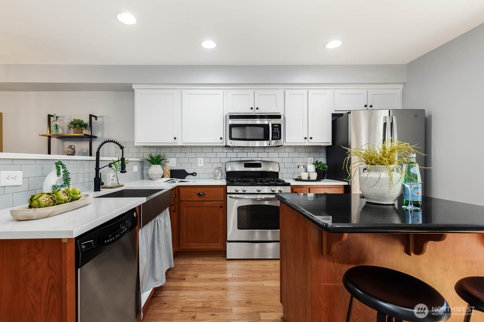 7123 Shinkle Place Southwest Seattle, WA 98106 - Photo 12 of 26