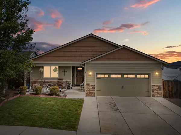 $455,000 | 944 Stonewater Drive, Eagle Point, OR 97524