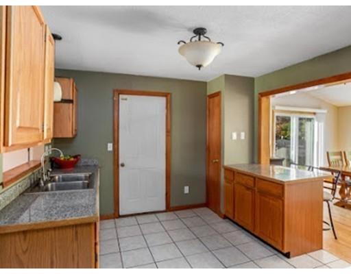 34 Marmon Court Springfield, MA 01129 - Photo 3 of 18 Gallery Image 3