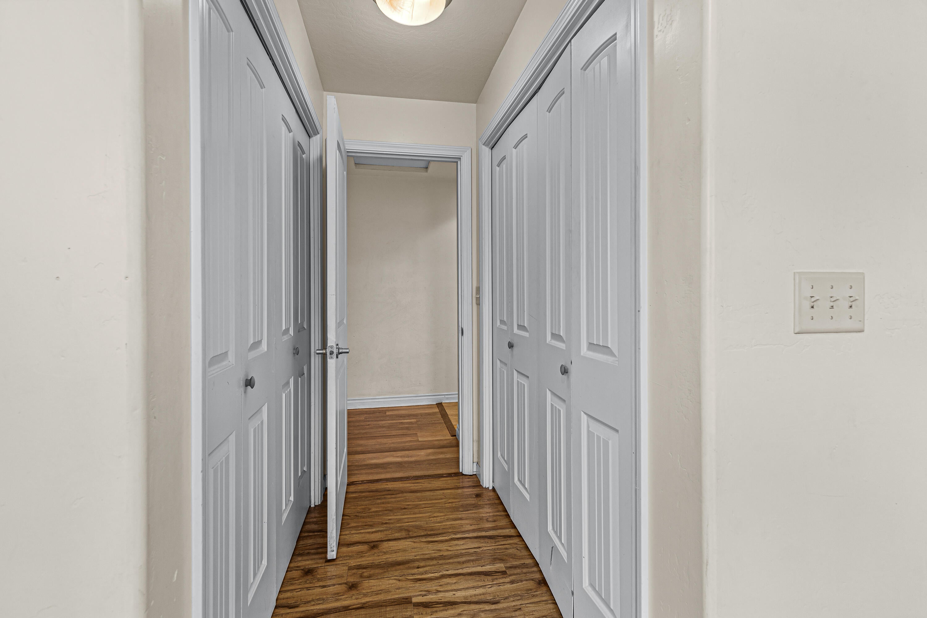 4260 Clayton Road Ashland, OR 97520 - Photo 13 of 41 Hallway