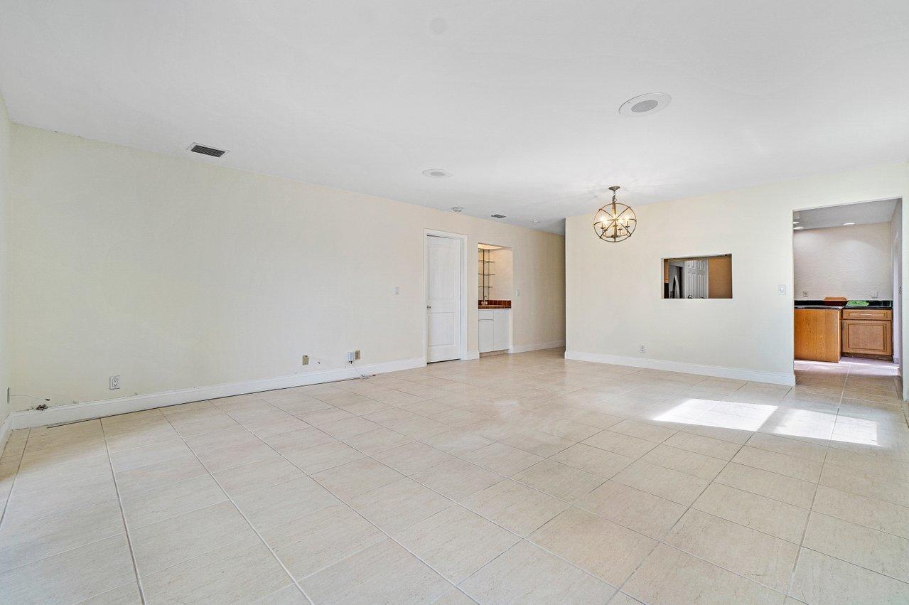 9877 Erica Court Boca Raton, FL 33496 - Photo 13 of 34 19