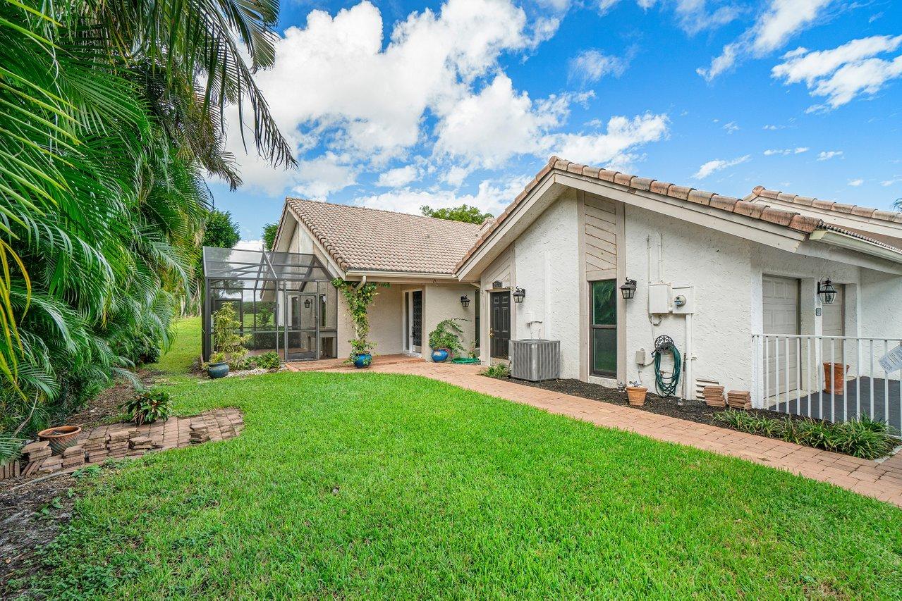 9877 Erica Court Boca Raton, FL 33496 - Photo 5 of 34 005-9877EricaCourt-BocaRaton-FL-33496-SM