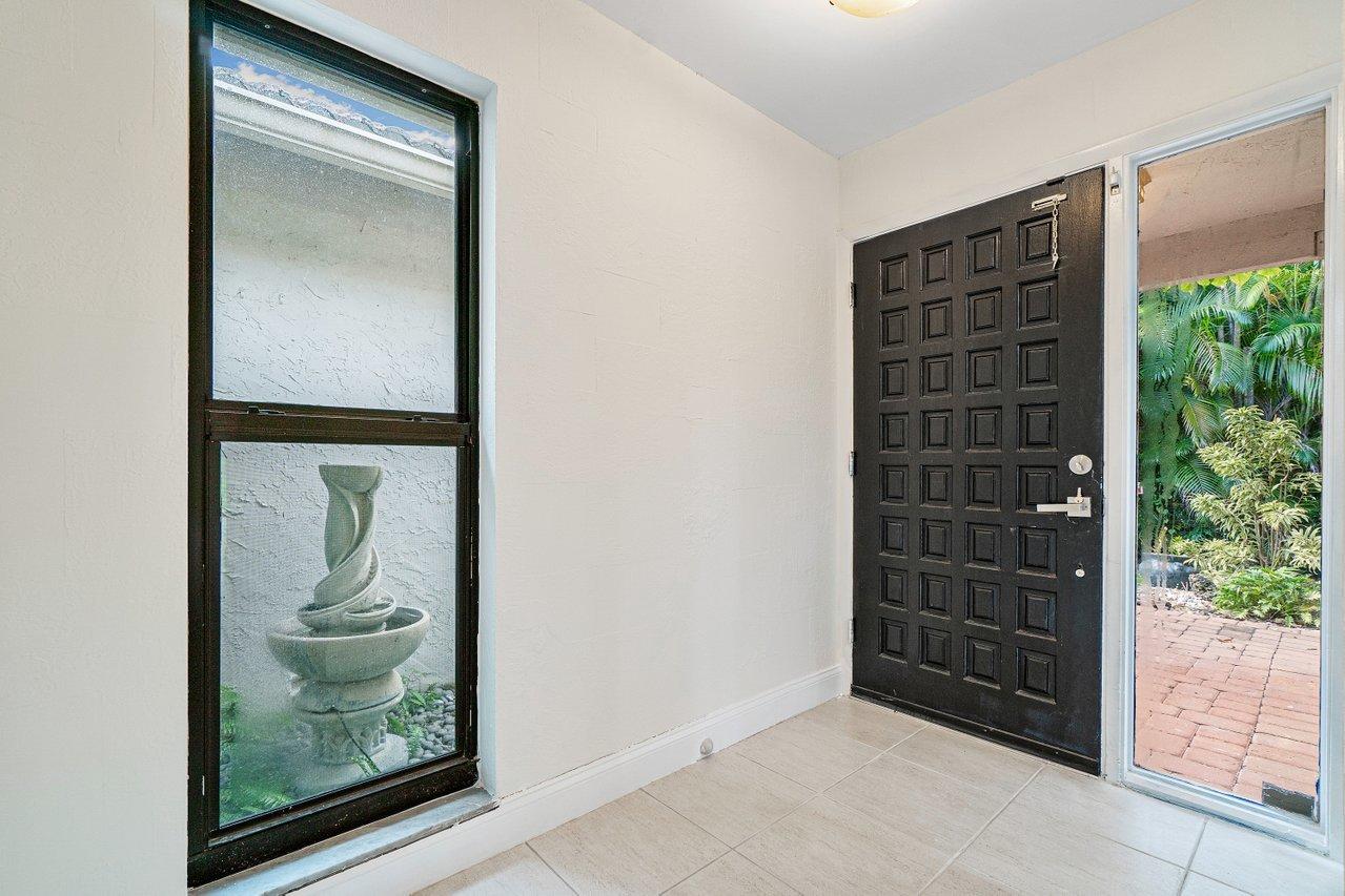 9877 Erica Court Boca Raton, FL 33496 - Photo 6 of 34 007-9877EricaCourt-BocaRaton-FL-33496-SM