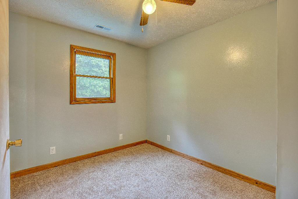 1019 Highway 321 Hampton, TN 37658 - Photo 14 of 26 12