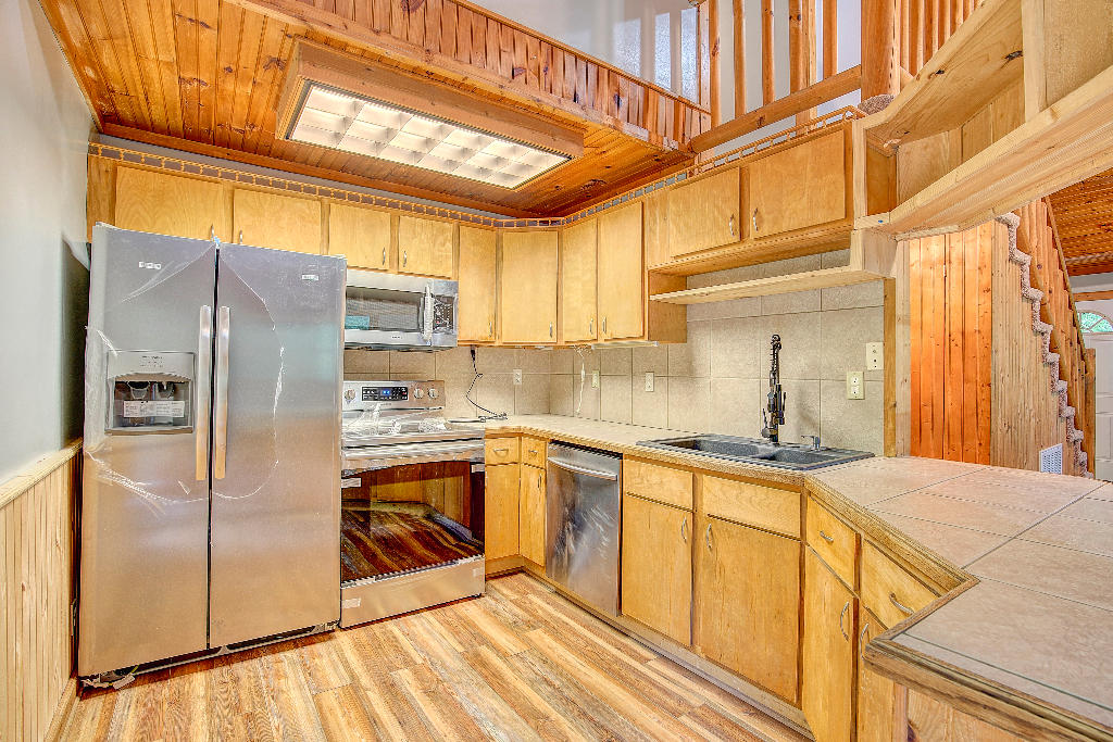 1019 Highway 321 Hampton, TN 37658 - Photo 6 of 26 04