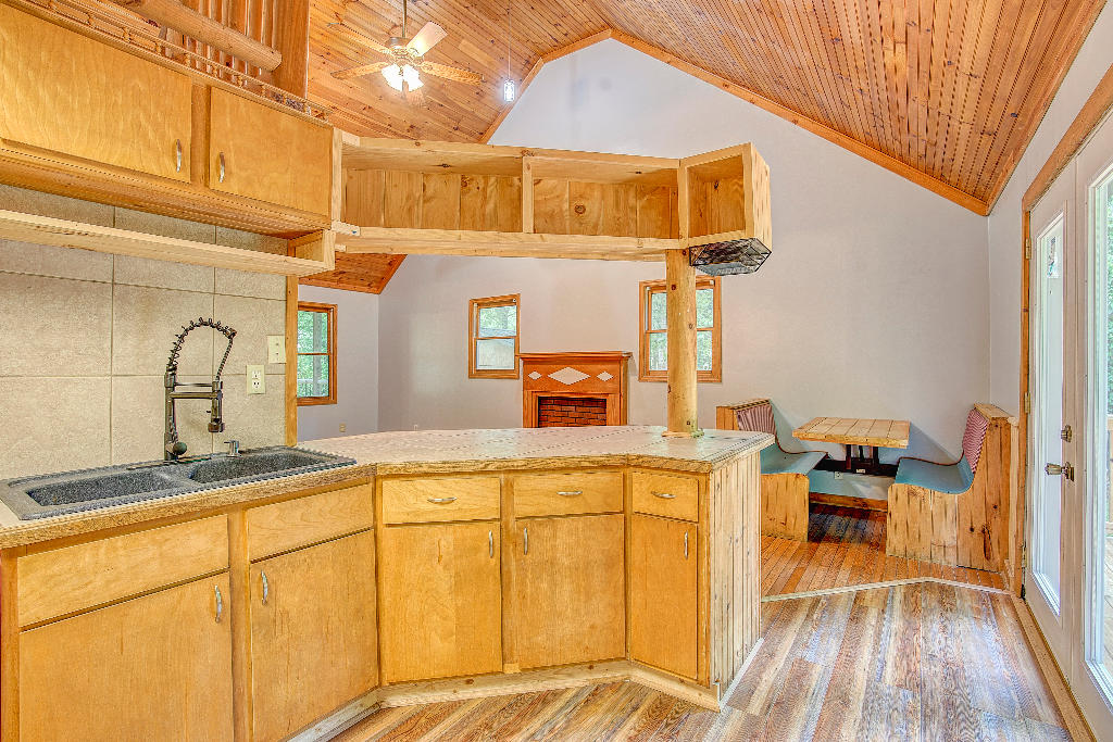 1019 Highway 321 Hampton, TN 37658 - Photo 7 of 26 05