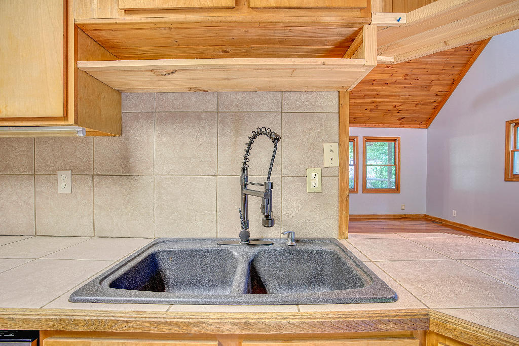 1019 Highway 321 Hampton, TN 37658 - Photo 8 of 26 06
