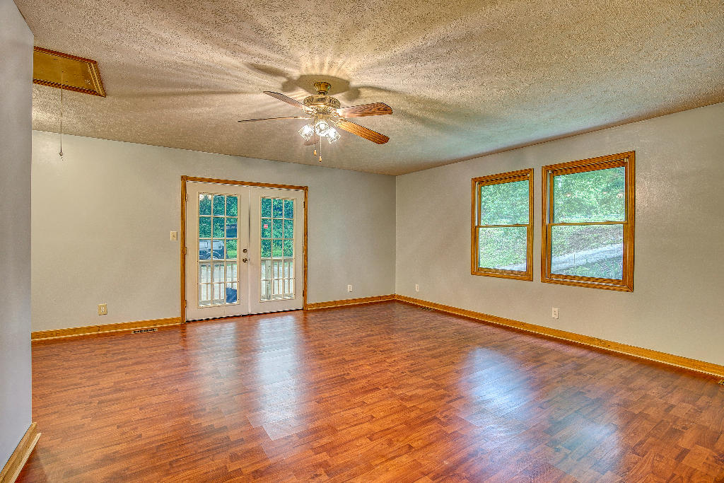 1019 Highway 321 Hampton, TN 37658 - Photo 10 of 26 08