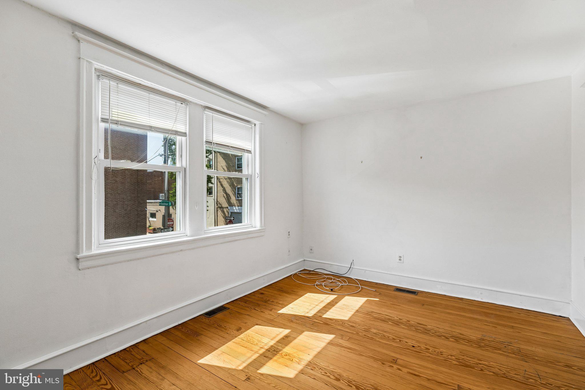 527 South 7th Street, Unit 1 Philadelphia, PA 19147 - Photo 13 of 33 Bright and airy blank canvas awaits.