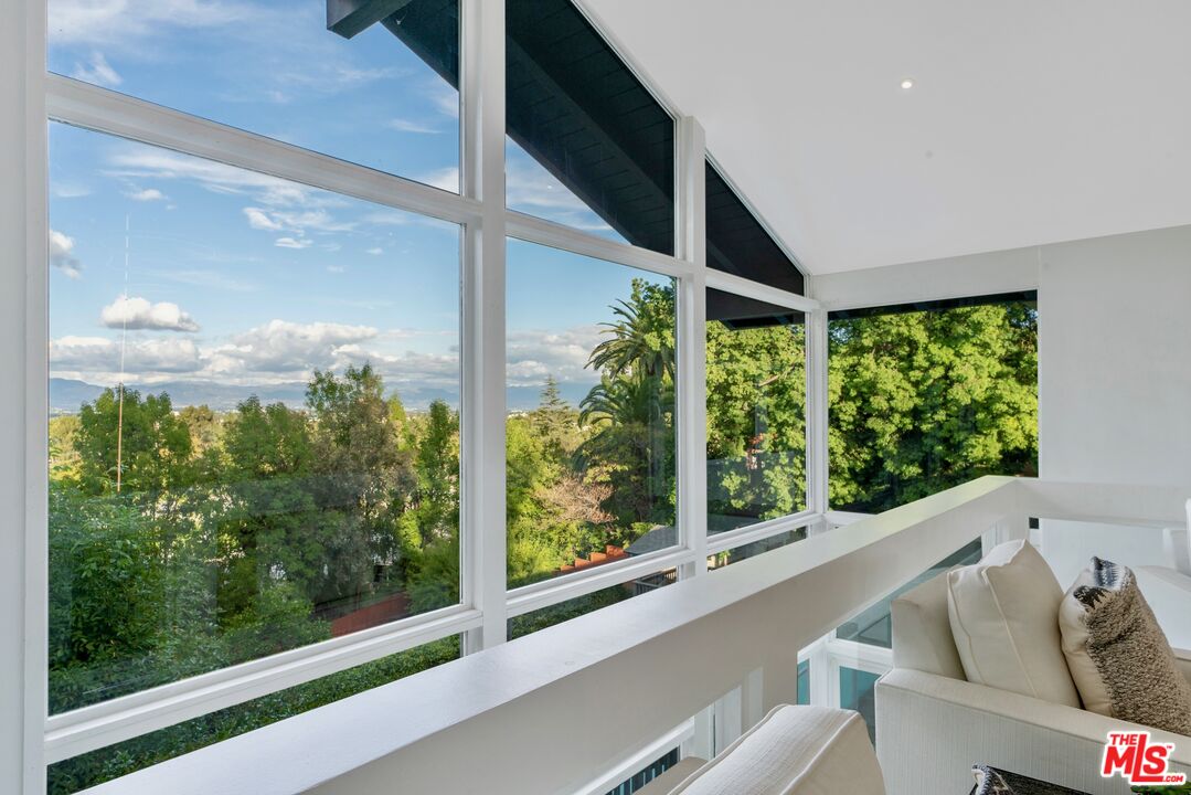 4854 Brewster Drive Tarzana, CA 91356 - Photo 16 of 60