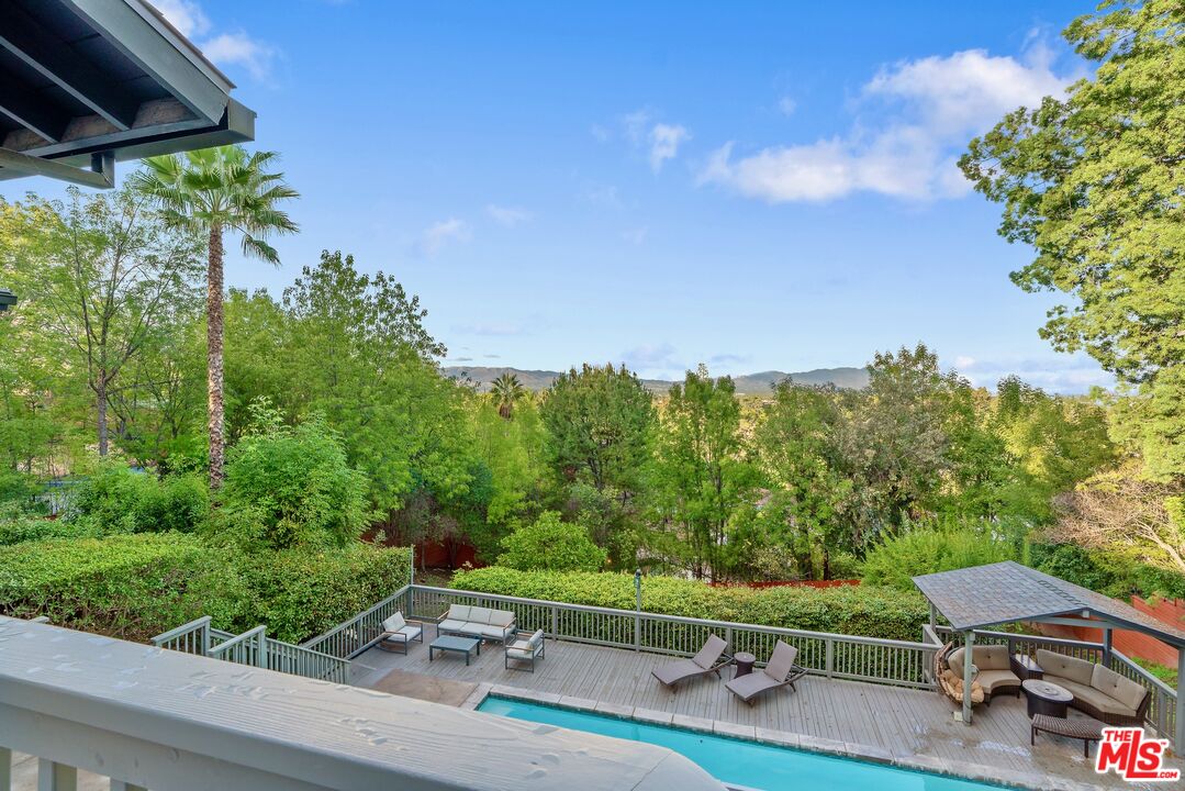4854 Brewster Drive Tarzana, CA 91356 - Photo 29 of 60