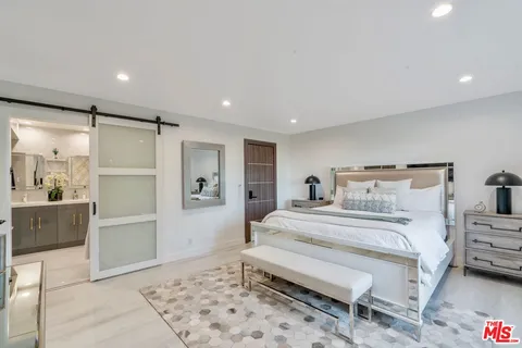 $2,500,000 | 4854 Brewster Drive, Tarzana, CA 91356