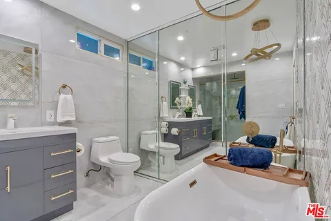 $2,500,000 | 4854 Brewster Drive, Tarzana, CA 91356