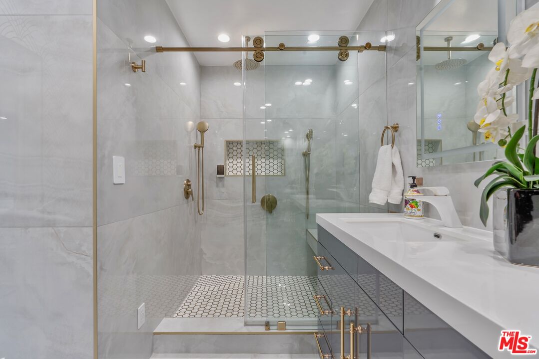 4854 Brewster Drive Tarzana, CA 91356 - Photo 40 of 60