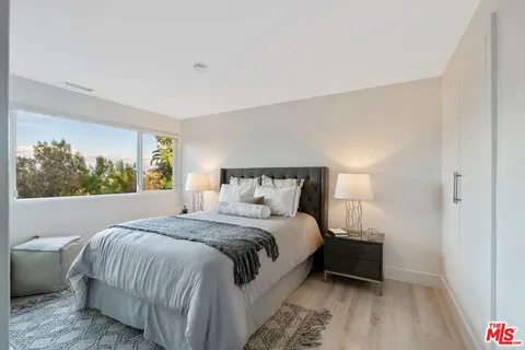 $2,500,000 | 4854 Brewster Drive, Tarzana, CA 91356