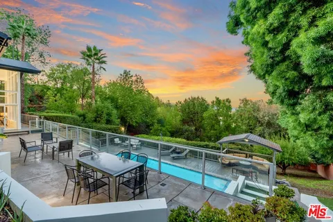 $2,500,000 | 4854 Brewster Drive, Tarzana, CA 91356