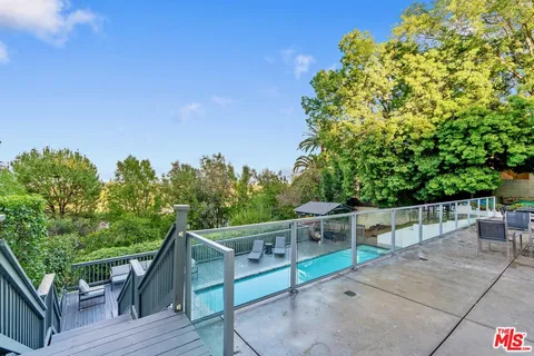 $2,500,000 | 4854 Brewster Drive, Tarzana, CA 91356