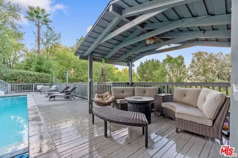$2,500,000 | 4854 Brewster Drive, Tarzana, CA 91356