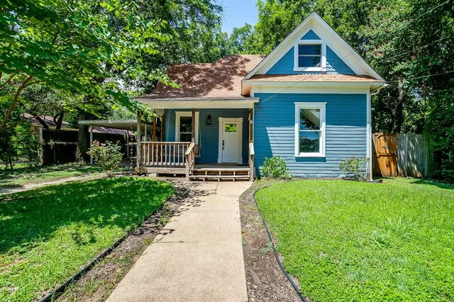 $255,000 | 507 North Buffalo Street, Cleburne, TX 76033