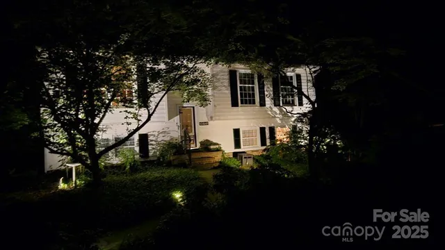 a view of entryway with a front door
