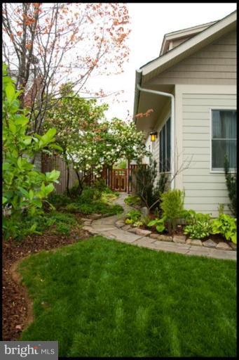 9411 Garwood Street Silver Spring, MD 20901 - Photo 21 of 30 side yard to gate