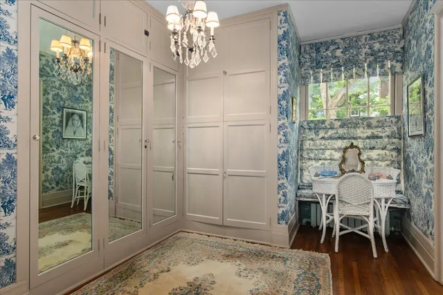 a view of a yard in front of a building