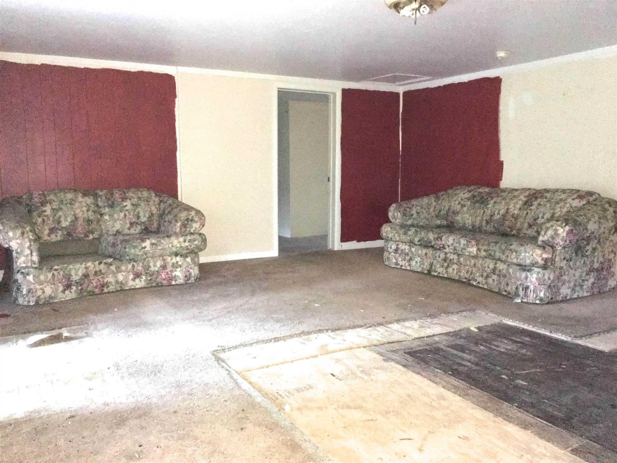 822 South Spring Street Manchester, TN 37355 - Photo 3 of 7 Large Living room!!!