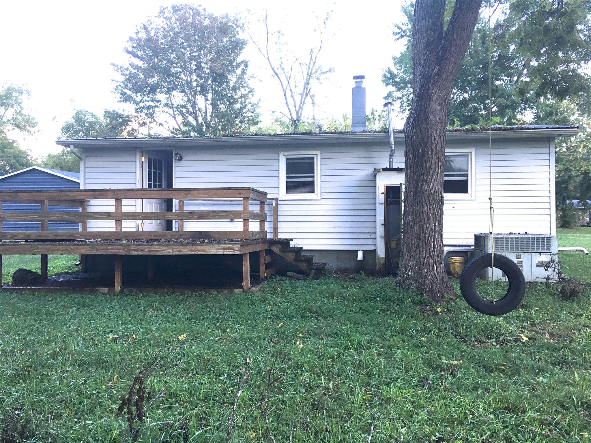 822 South Spring Street Manchester, TN 37355 - Photo 7 of 7 Deck overlooking large back yard!!!