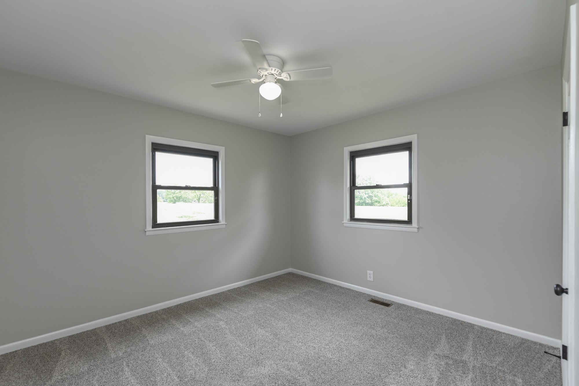 4334 Mt Zion Road Springfield, TN 37172 - Photo 6 of 52 an empty room with a window