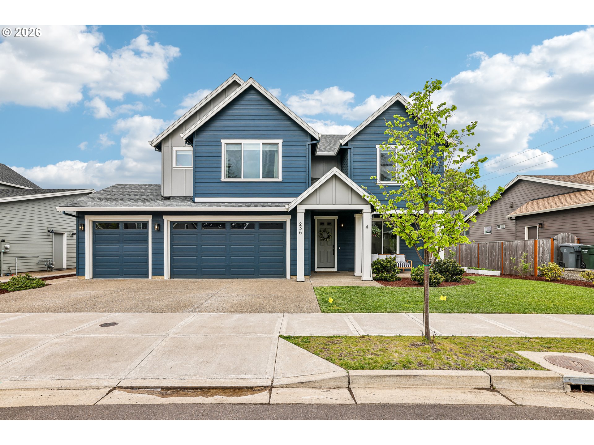 236 Northeast 17th Avenue Canby, OR 97013 - Photo 1 of 36 a front view of a house with a garden