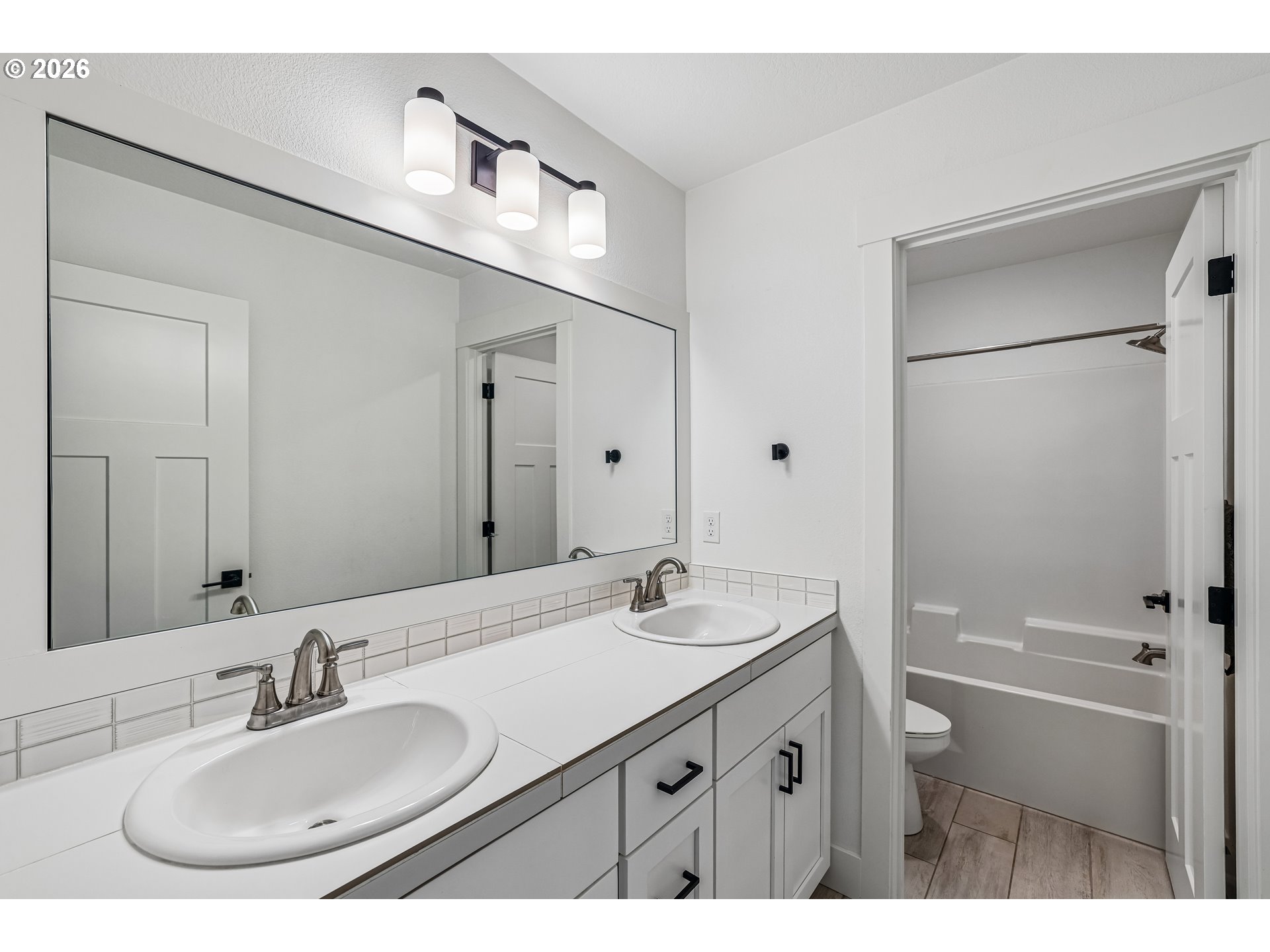 236 Northeast 17th Avenue Canby, OR 97013 - Photo 26 of 36 a bathroom with a sink and a mirror