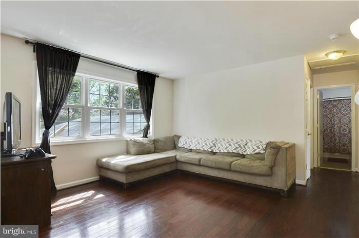 1211 Hollyoak Road Odenton, MD 21113 - Photo 2 of 30 Living Room